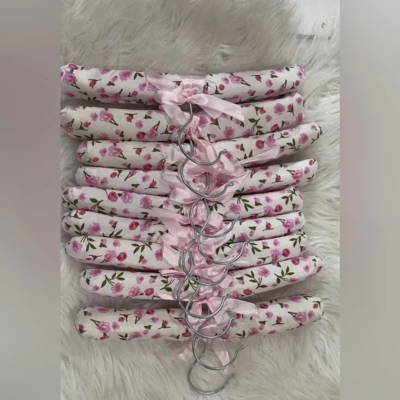 Vintage Pink and White Floral Hangers - Picture 1 of 3